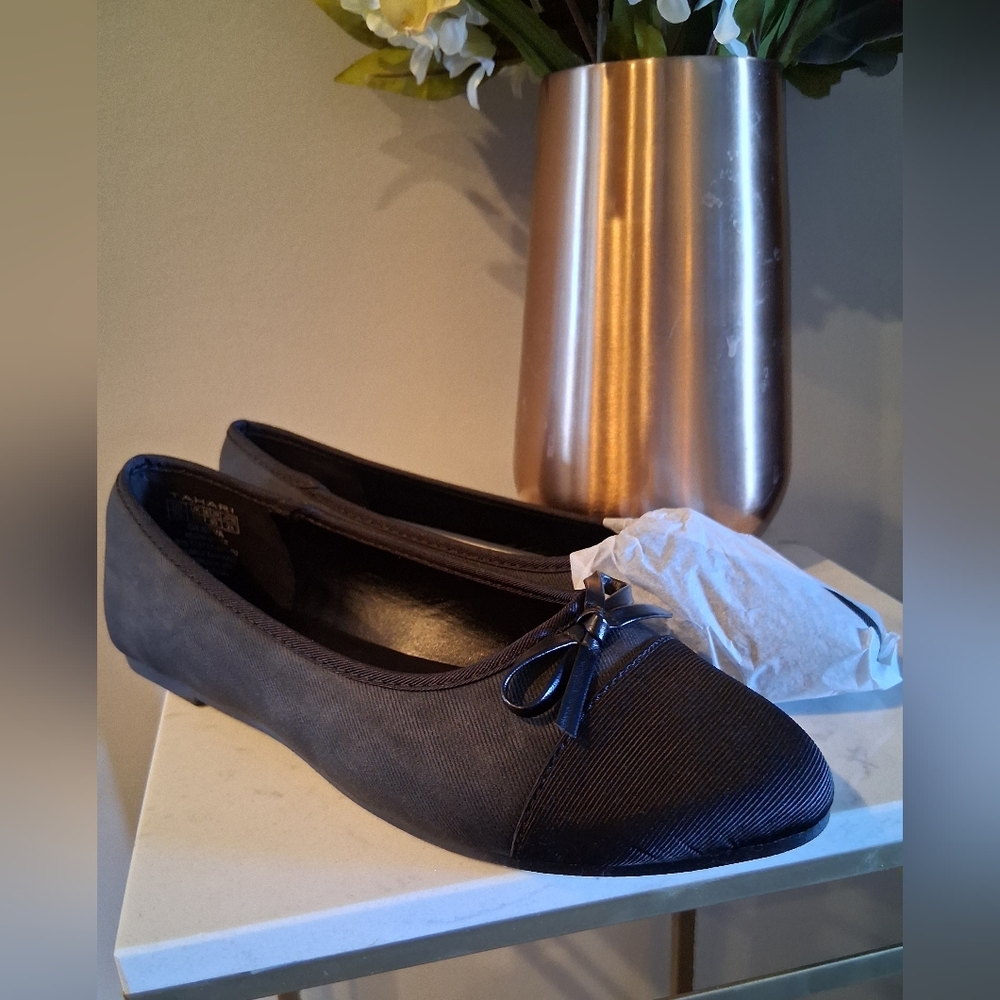Tahari 'Geneva' Black Ballet Flats, Various Sizes, NIB